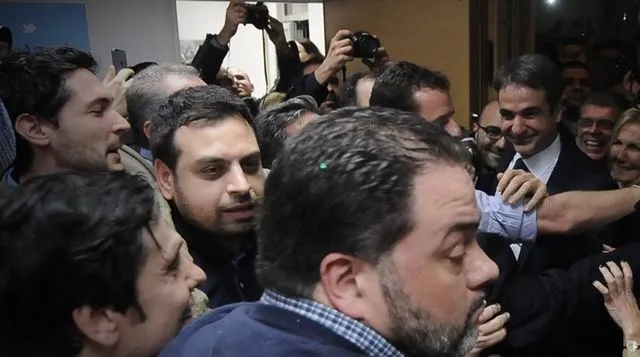 Αλλάζει σελίδα η ΝΔ - H τελετή παράδοσης