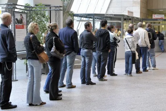 ΔΥΠΑ: Κατάρτιση και επίδομα 1.000 ευρώ σε 80.000 ανέργους