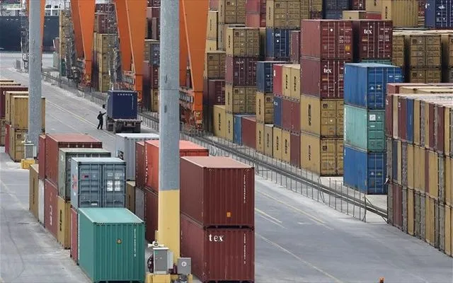 Εμπορικό ισοζύγιο ΗΠΑ: «Βουτιά» 25% στο έλλειμμα με εξαγωγές - Ρεκόρ 302 δισ. δολαρίων