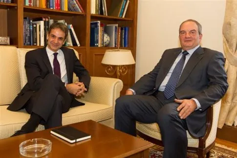 Μητσοτάκης με Καραμανλή: «Τα εν οίκω μη εν δήμω»
