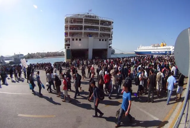 Στον Πειραιά έφτασαν ακόμη 1.238 πρόσφυγες και μετανάστες
