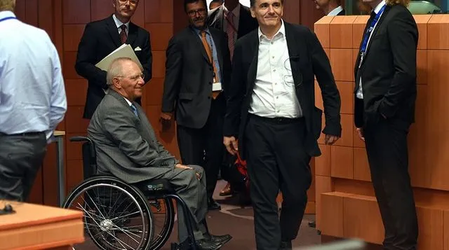 Focus: Το αυστηρό μήνυμα Σόιμπλε σε Τσακαλώτο - Just do it