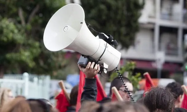 Τα γερμανικά ΜΜΕ βλέπουν πρόωρες εκλογές