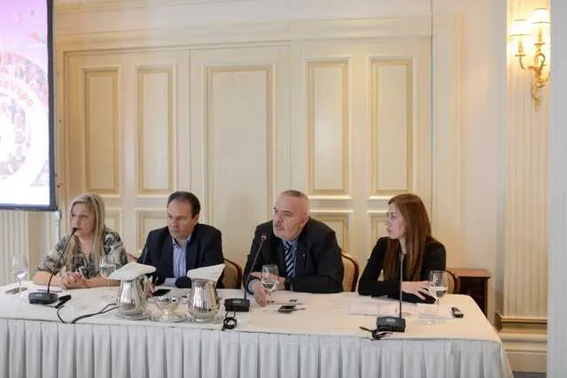 Προοπτικές και προκλήσεις της φαρμακοβιομηχανία με επίκεντρο τον ασθενή