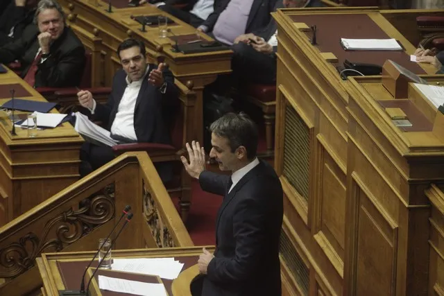 Πέρασε μετά... βασάνων η τροπολογία για τα κανάλια