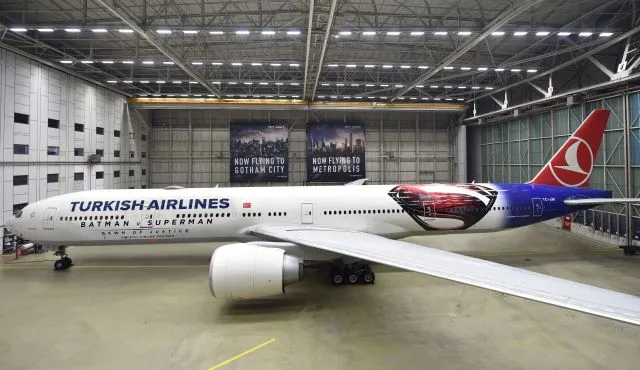 Turkish Airlines-Warner Bros δημιουργούν μία μοναδική πτήση στον κόσμο των Batman και Superman