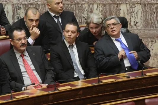 Νέο επεισόδιο στη Βουλή: Χρυσή Αυγή κατά Καμμένου