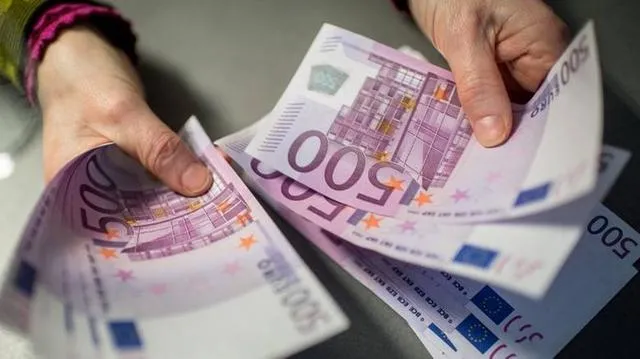 Στα 15 χρόνια επεκτείνεται ο έλεγχος των τραπεζικών καταθέσεων