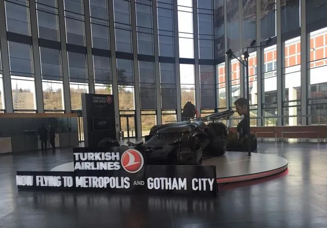 Η Turkish Airlines παρουσιάζει το Batmobile
