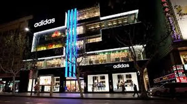 Adidas: Μείωσε τις ζημίες στο δ΄τρίμηνο