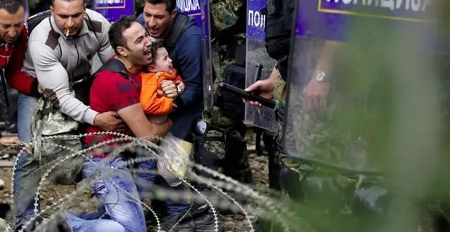 Ένταση στην Ειδομένη: Πετροπόλεμος από πρόσφυγες, συμπλοκή με την αστυνομία