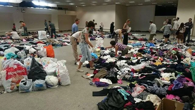 Καθυστερήσεις στη μετακίνηση των προσφύγων από τον Πειραιά