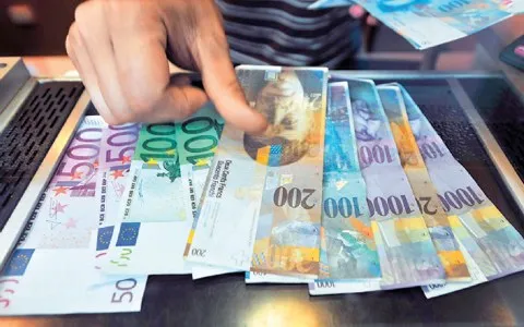 Από 8,5εκατ. μηνιαίο μισθό, στα 2,5εκατ.
