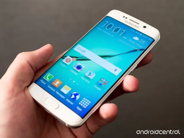 Ποιοι ζήλεψαν την edge οθόνη της Samsung