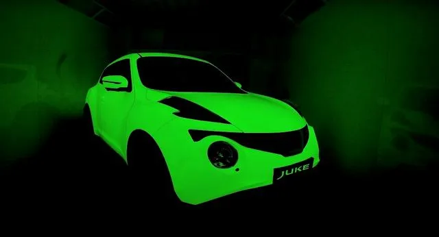 Δύο φωσφορίζοντα Nissan JUKE, αποκτούν το  απόλυτο street art look στην Μελβούρνη