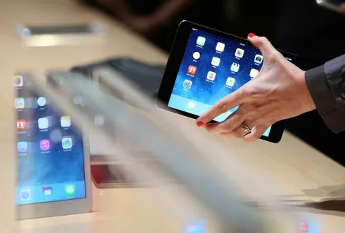 Η Apple κοντράρει την ΕΕ για την επιβολή κοινού φορτιστή