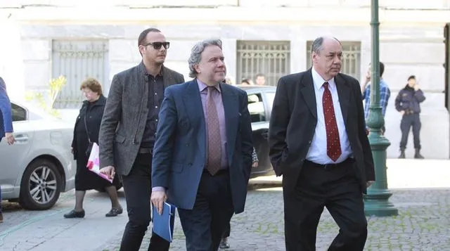 Σε εξέλιξη η συνάντηση Κατρούγκαλου με τους Θεσμούς