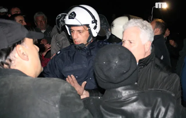 Ασφάλεια σε κλούβα των ΜΑΤ αναζήτησε βουλευτής του ΣΥΡΙΖΑ στη Βέροια