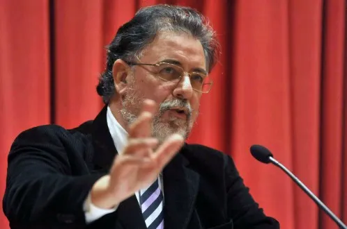 Πανούσης: Χειριζόμαστε το προσφυγικό ρητορικά και ερασιτεχνικά