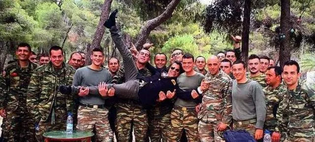 Ο Ψινάκης και οι... φαντάροι