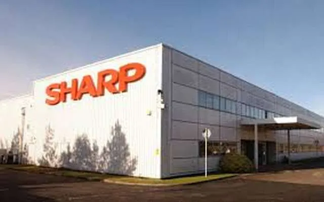 Δίνουν τα χέρια Sharp και Foxconn