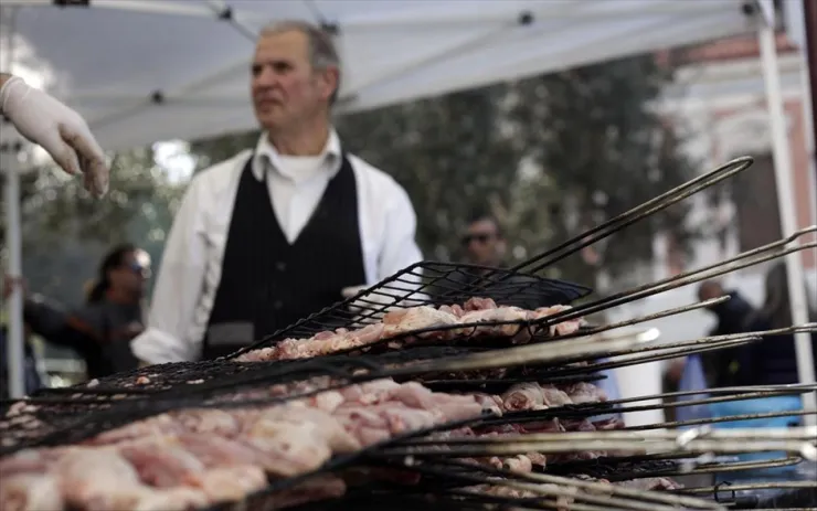 Όσοι πήγαν στην Βαρβάκειο για δωρεάν κρέας, έφυγαν νηστικοί