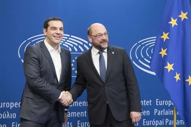 Αστραπιαία επίσκεψη Σουλτς, συνάντηση με Τσίπρα