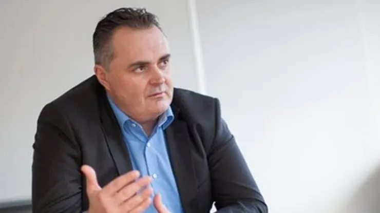 Ντόσκοτσιλ: «Πρέπει να υπερασπιστώ την Ελλάδα»