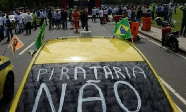 Χάος στους δρόμους της Βραζιλίας, οδηγοί ταξί κατά της Uber