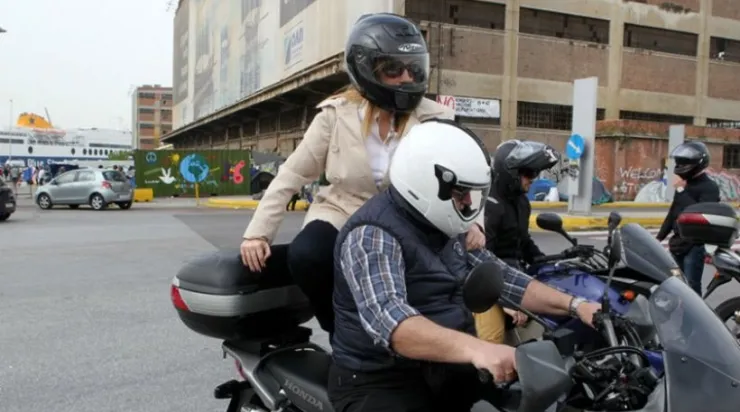 Στο λιμάνι του Πειραιά η Φώφη Γεννηματά