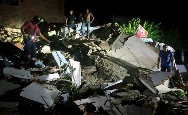 Ισχυρός σεισμός 7,8 βαθμών στον Ισημερινό - Φόβοι για πολλούς νεκρούς