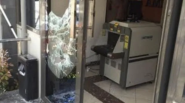 Κουκουλοφόροι επιτέθηκαν στο Πρώτο Θέμα