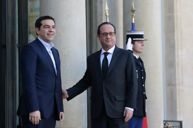 Τσίπρας σε Ολάντ: Δικαίωμα της Ελλάδας το πώς θα κατανέμει τα βάρη