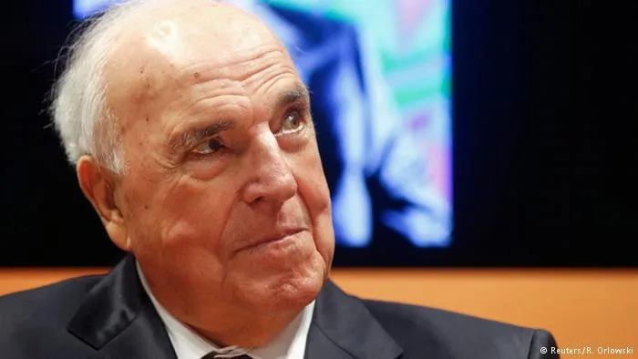 Ο Κολ κατακρίνει τη Μέρκελ και δέχεται σπίτι του τον σφοδρό της πολέμιο
