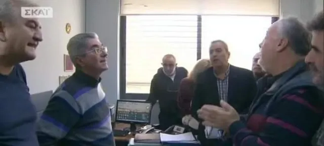 Εργαζόμενοι του ΕΚΑΒ εισέβαλαν στο γραφείο του προέδρου