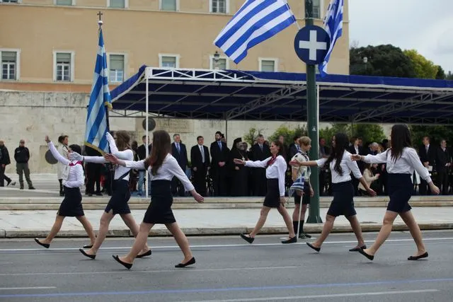 Κυκλοφοριακές ρυθμίσεις αύριο σε Αθήνα-Πειραιά λόγω μαθητικών παρελάσεων