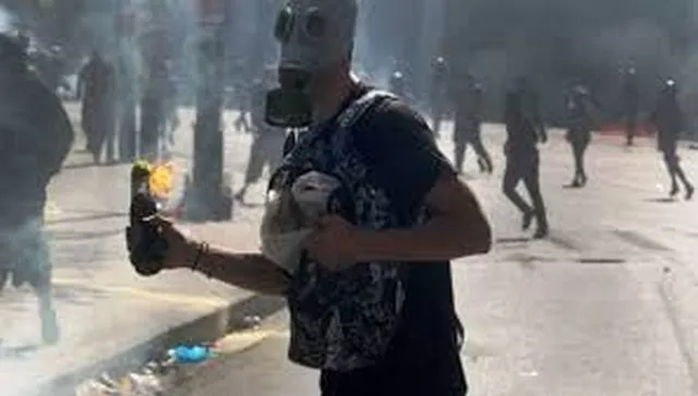 Εξάρχεια: Επιθέσεις με μολότοφ σε διμοιρίες των ΜΑΤ