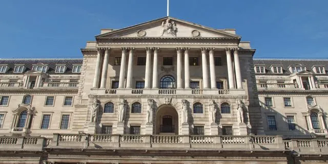 Στο 0,5% διατήρησε τα επιτόκια η BoE, αύξηση τον Αύγουστο