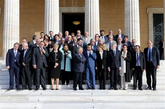 Τελετές παράδοσης - παραλαβής: Όλα τα βλέμματα στον Φίλη
