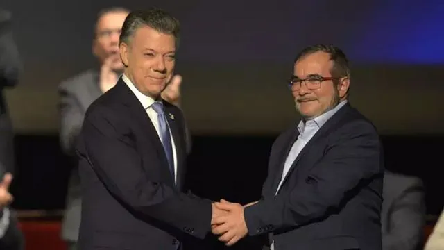 Κολομβία: Υπεγράφη η αναθεωρημένη ειρηνευτική συμφωνία ειρήνης της κυβέρνησης με τους FARC