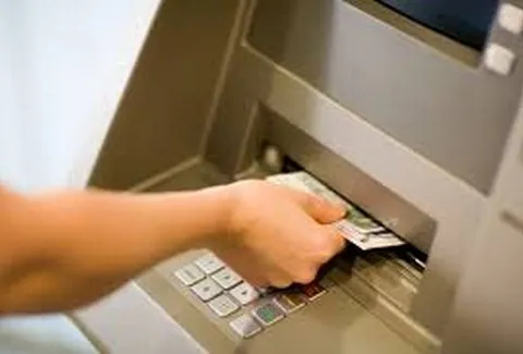 Υποχρεωτικά μέσω τραπέζης η μισθοδοσία από 500 ευρώ και άνω