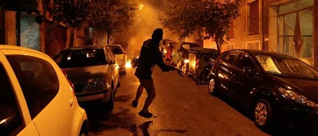 Επίθεση με μολότοφ στο Α.Τ. Εξαρχείων
