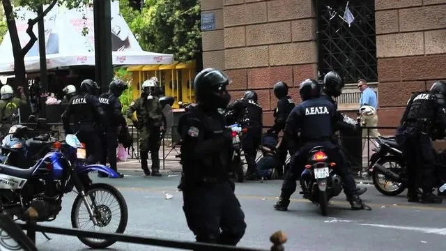 Ποινική δίωξη στον αστυνομικό που καταγγέλλεται ότι εμπόδισε σύλληψη διαδηλωτή-Η θέση του 