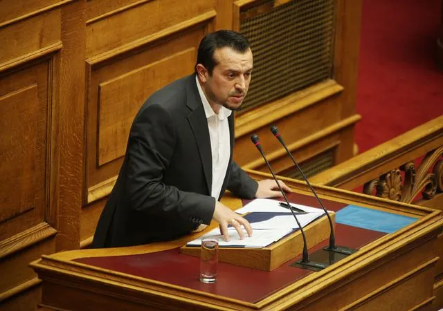Τον μισό νόμο του καταργεί ο Νίκος Παππάς