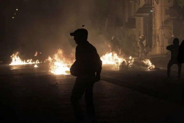 Επεισόδια με μολότοφ και δακρυγόνα στα Εξάρχεια