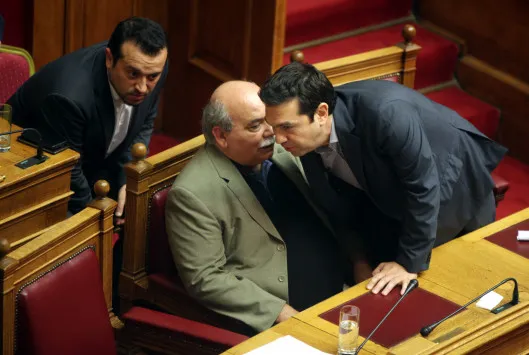 Τακτική αναδίπλωση για ΕΣΡ - Στο «ψυγείο» οι προσωρινές άδειες