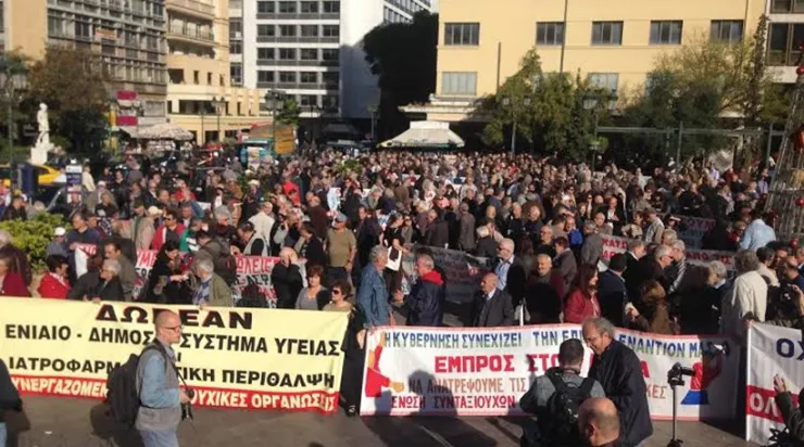 Στους δρόμους χιλιάδες συνταξιούχοι για τις μειωμένες συντάξεις