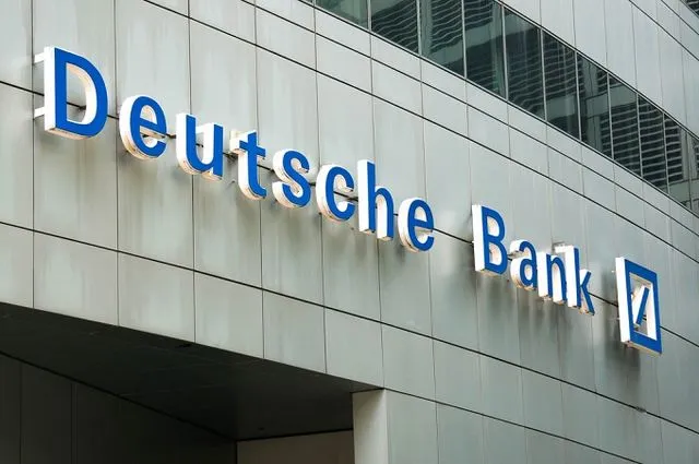 Deutsche Bank: Ακυρώνει πληρωμές μπόνους πρώην στελεχών