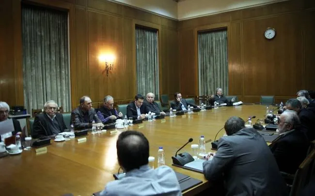 Κυβέρνηση για real politic με κομματικό «αποτύπωμα»