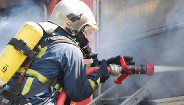 Πυρκαγιά σε εργοστάσιο στην παλαιά Ε.Ο. Θήβας-Αθηνών